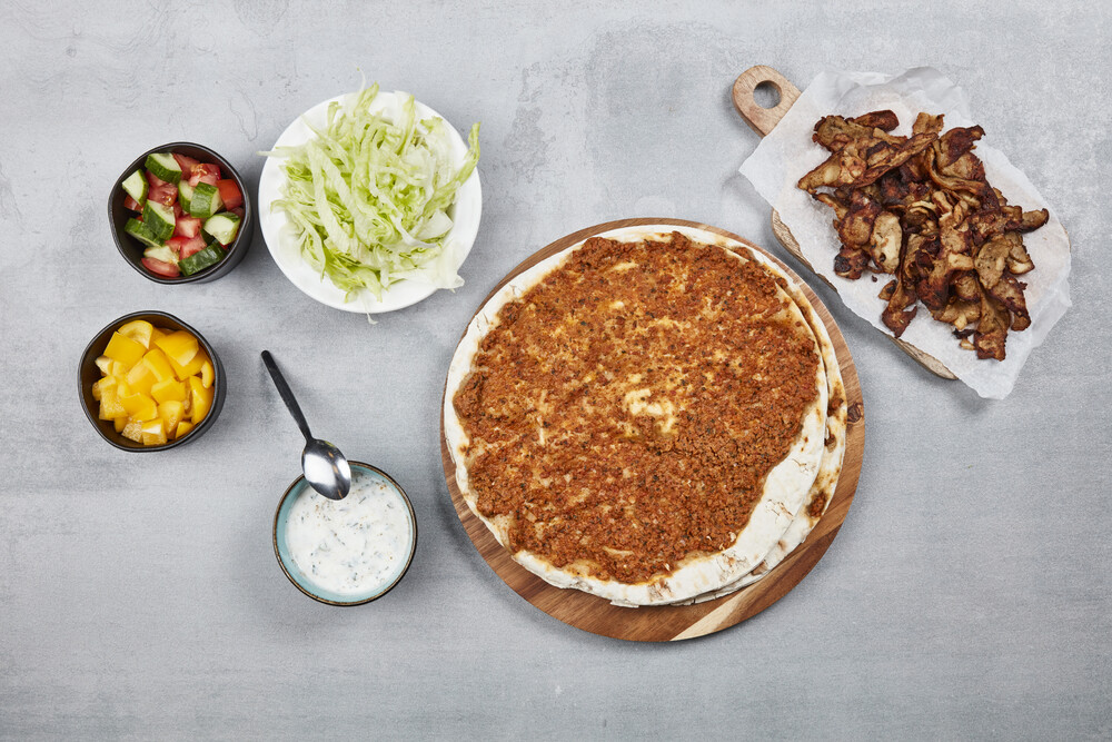 Lahmacun with kebab