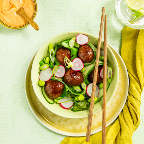 Aziatische salade met gehaktballetjes