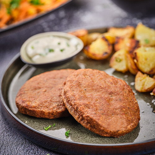 Burger met krieltjes en salade