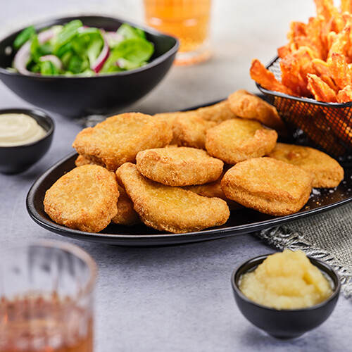 Nuggys mit Süßkartoffel-Pommes und Salat