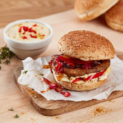 Burger met hummus en uien-harissa relish