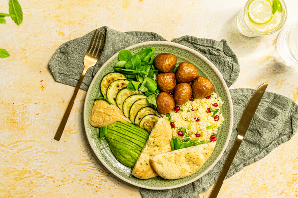 Gehaktballetjesbowl met hummus