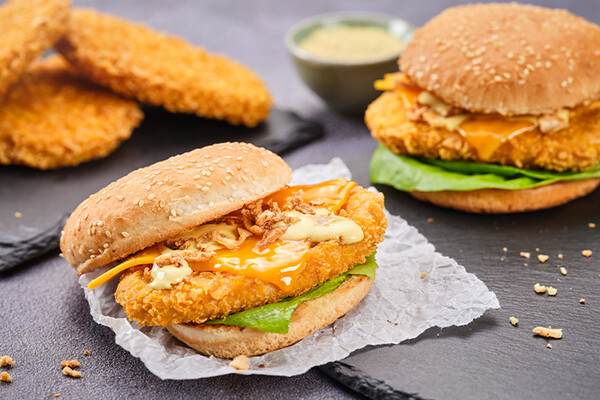 Crispy Chicken Burger met honing-mosterdsaus