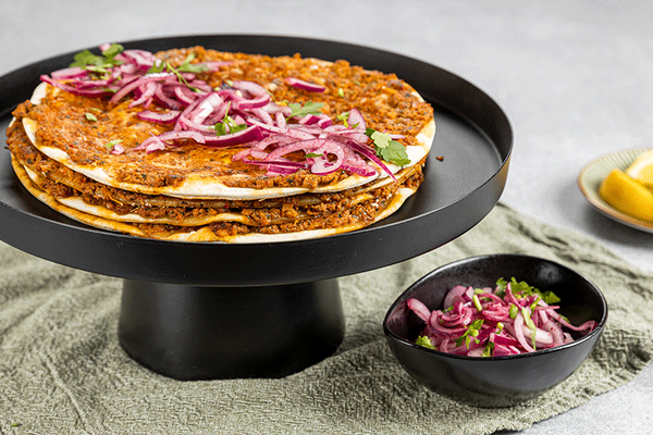 Lahmacun mit Zwiebelsalat